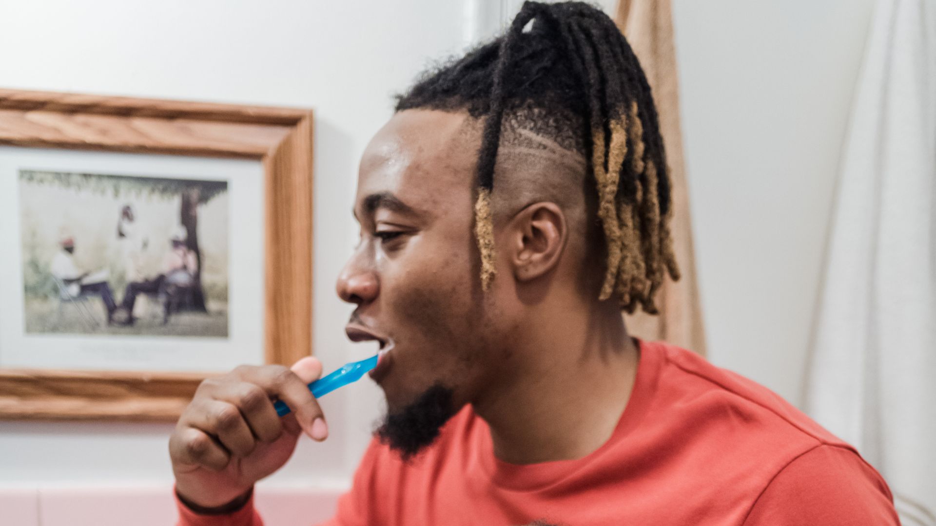 How To Clean Your Gums At Home